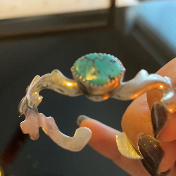 Women’s Turquoise and Silver cuff - Picture 9 of 9